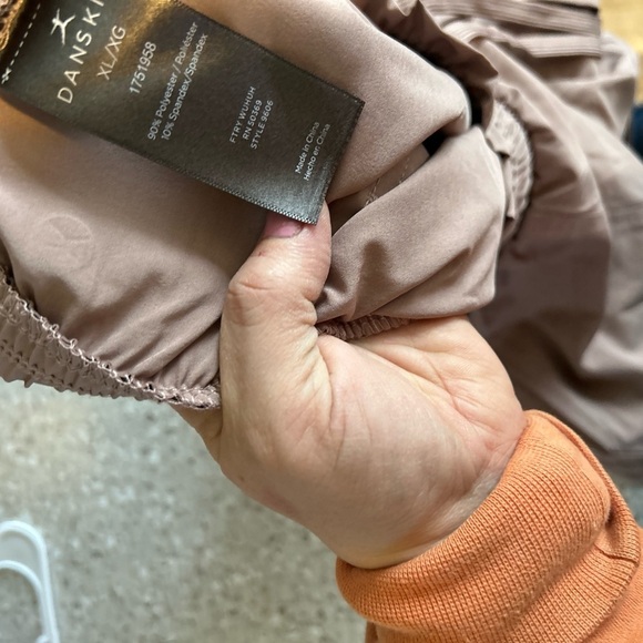 NWT XL DANSKIN PAPERBAG SHORT
INSEAM 4inch
COLOR ANTLER - Picture 13 of 14